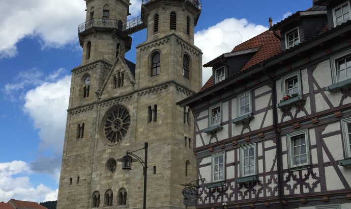 … zwischen Umzugskarton, schmierigen Händen & TV-Angeboten…