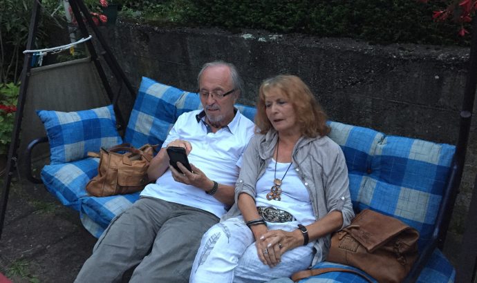 … zwischen Umzugskarton, schmierigen Händen & TV-Angeboten…