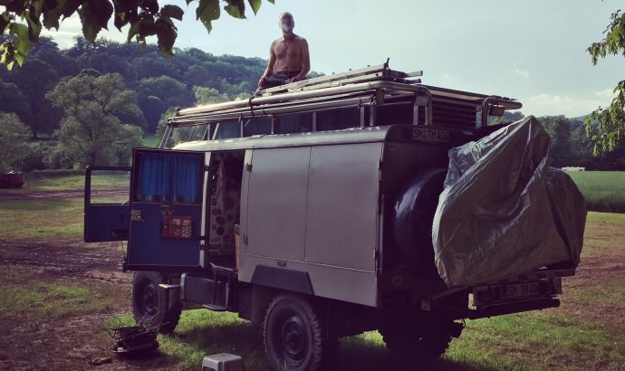 … zwischen Umzugskarton, schmierigen Händen & TV-Angeboten…