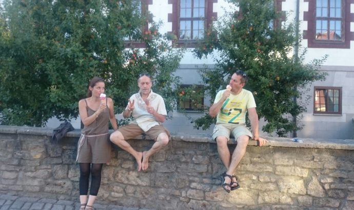 … zwischen Umzugskarton, schmierigen Händen & TV-Angeboten…