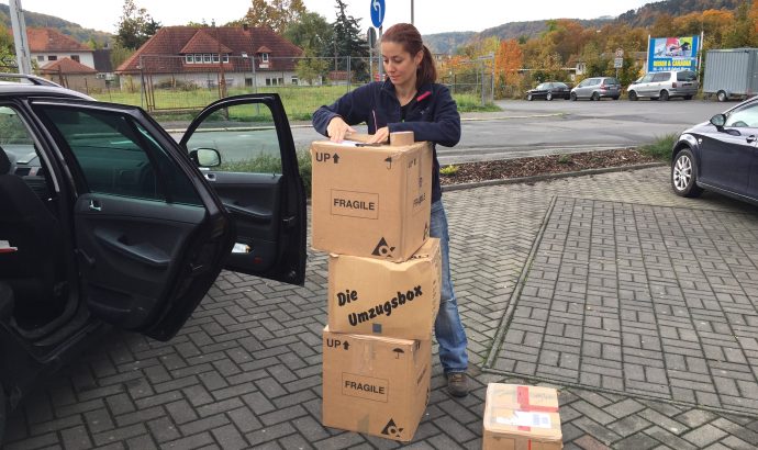 … zwischen Umzugskarton, schmierigen Händen & TV-Angeboten…