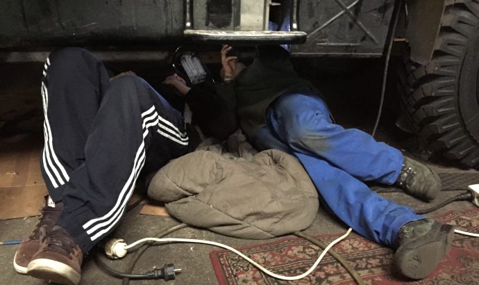 … zwischen Umzugskarton, schmierigen Händen & TV-Angeboten…