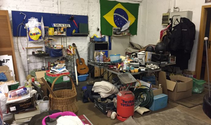 … zwischen Umzugskarton, schmierigen Händen & TV-Angeboten…