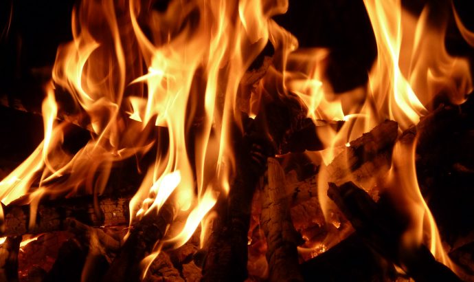 … zwischen Umzugskarton, schmierigen Händen & TV-Angeboten…