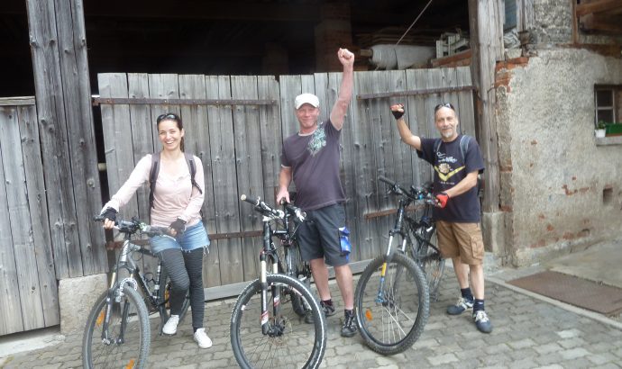 … zwischen Umzugskarton, schmierigen Händen & TV-Angeboten…