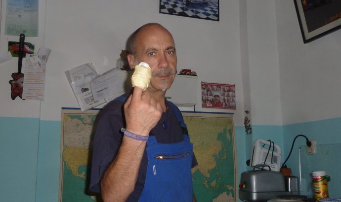 … zwischen Umzugskarton, schmierigen Händen & TV-Angeboten…