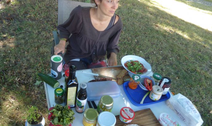 … zwischen Umzugskarton, schmierigen Händen & TV-Angeboten…