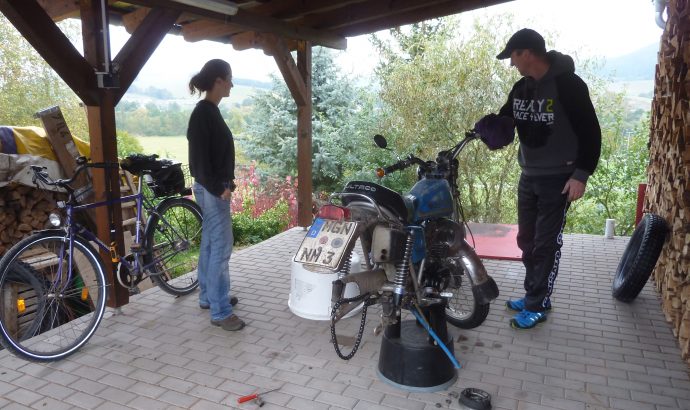 … zwischen Umzugskarton, schmierigen Händen & TV-Angeboten…