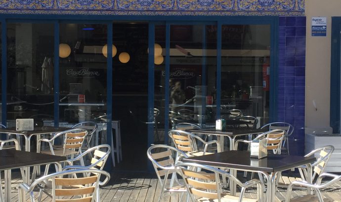 Zwischen Yachten, Luxuskarossen & der (Möchtegern)-High Society