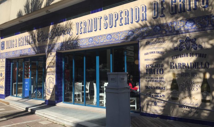 Zwischen Yachten, Luxuskarossen & der (Möchtegern)-High Society