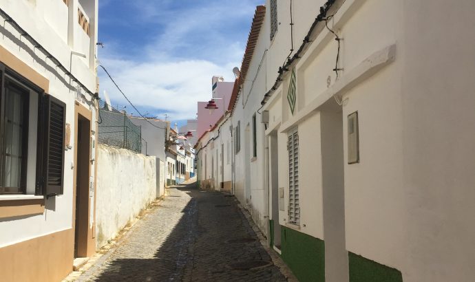Castro Marim- portugiesischen Boden unter den Reifen