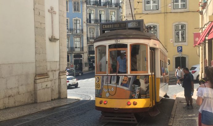 Lissabon- unterwegs im Zug